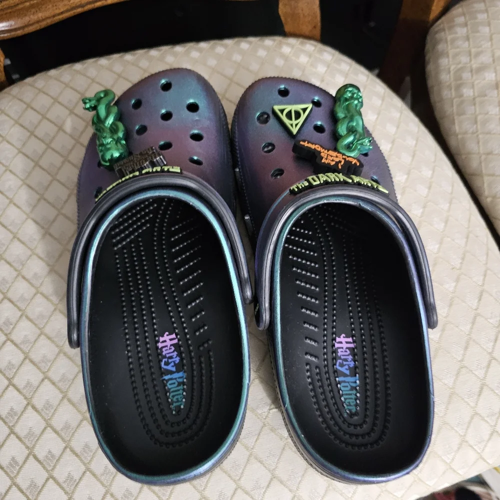 Harry POTTER Crocs- Iridescent Green and PURPLE - Picture 2 of 2